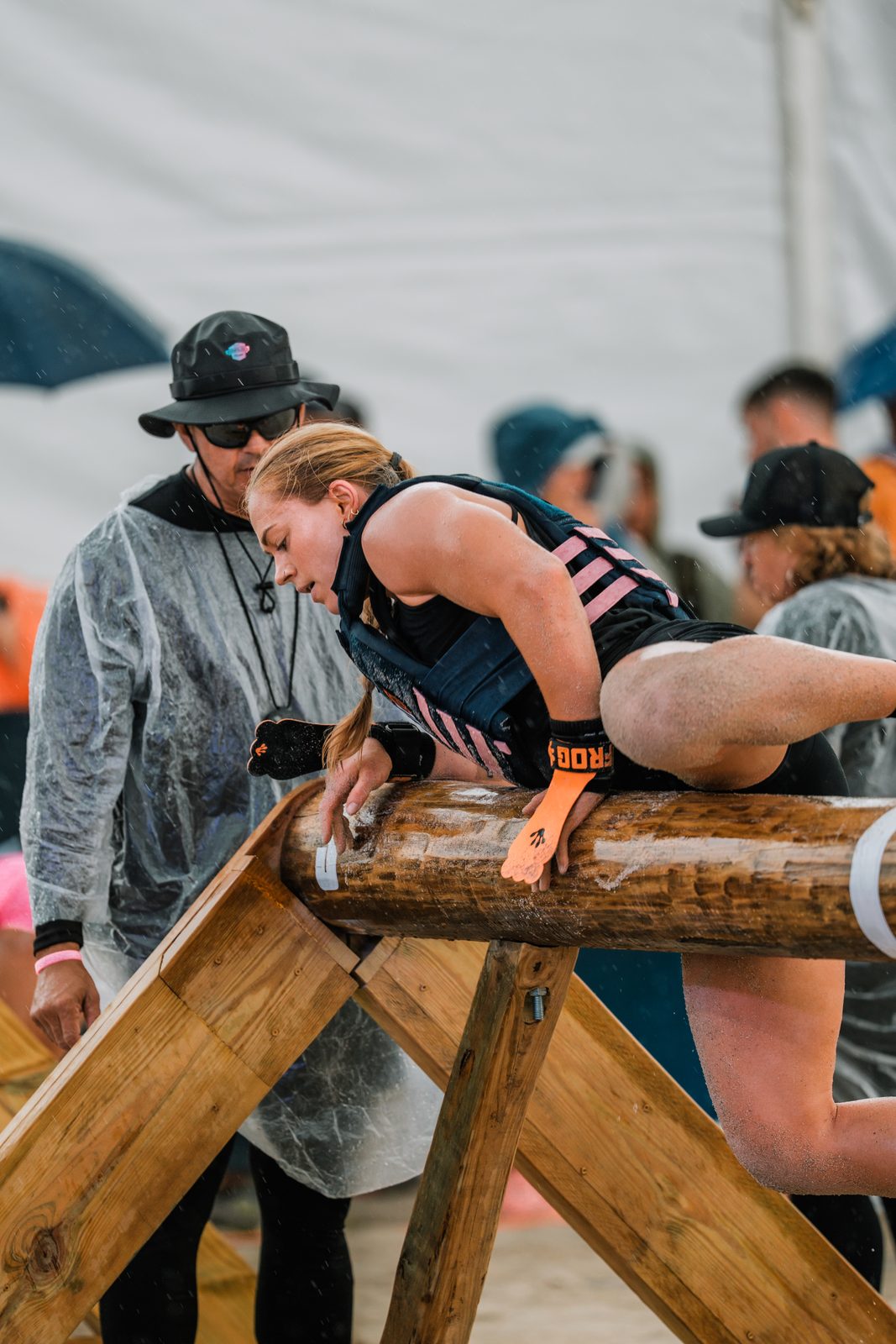 Working across the log obstacle with a judge alongside